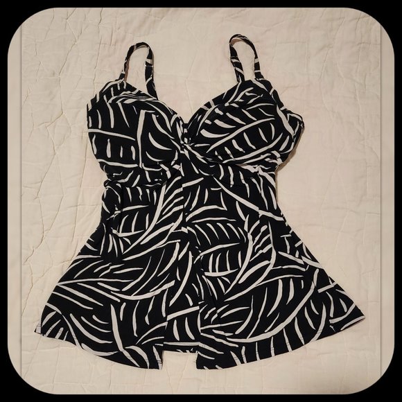MIRACLE SUIT || Black & White Love Knot Tankini (SIZE 10DD) - Picture 1 of 7